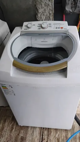 Máquina de lavar roupa Brastemp 11 kg funcionando perfeitamente