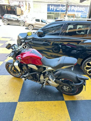 CB 1000R 2023 | Único dono | 14 mil km | R$ 59.000 | Abaixo da FIPE