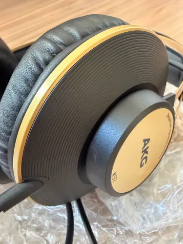 Fone de Ouvido AKG K92, Profissional, Preto e Dourado 