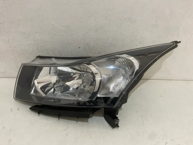Farol Cruze 2013 2014 2015 2016 Lado Esquerdo Original Mascara Negra