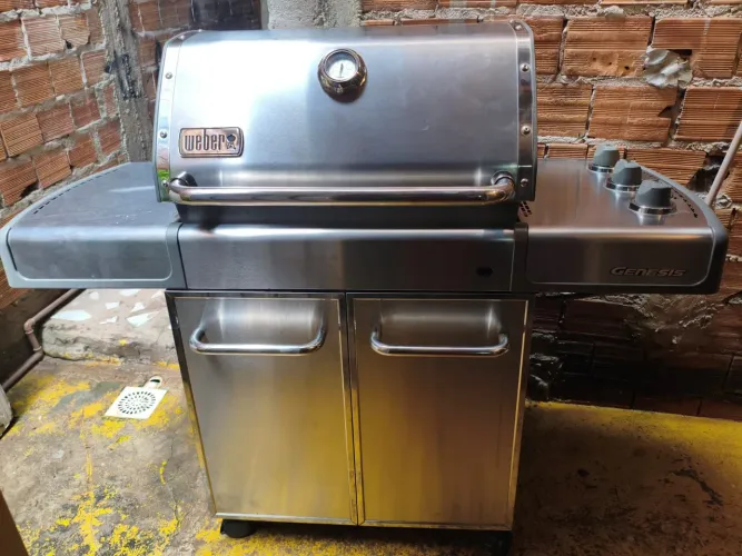 Churrasqueira a gás premium Weber Genesis completa