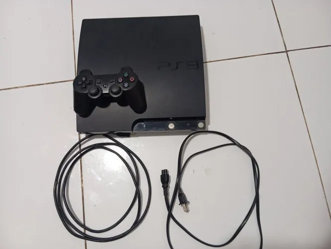 VENDO PS3 SLIM DESBLOQUEADO 256GB <br>? Excelente estado e pronto para jogar!