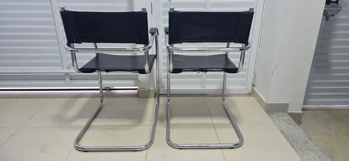 Vende-se duas Cadeiras.
