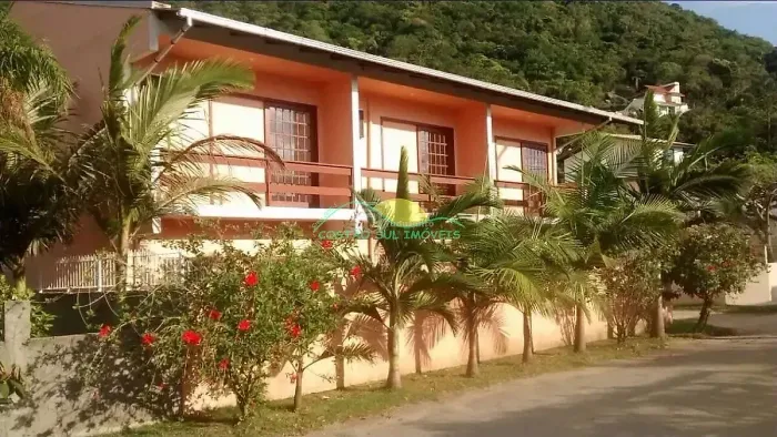 Casa (POUSADA) de dois pavimentos com 304,90m² a 95 metros da praia da Solidão - Pântano d