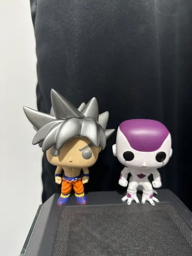 Goku Ultra Instinct e Freeza funko pop
