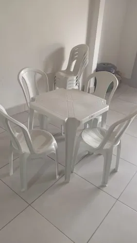 Mesa com cadeiras 