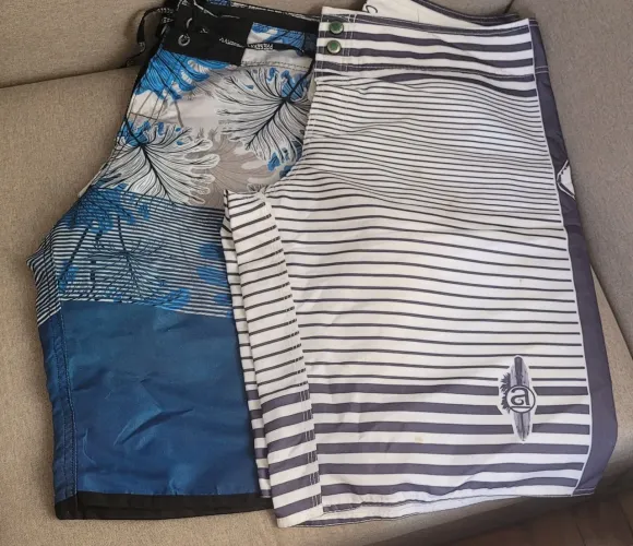 Vendo duas bermudas de tectel ,masculina, tamanho 46.