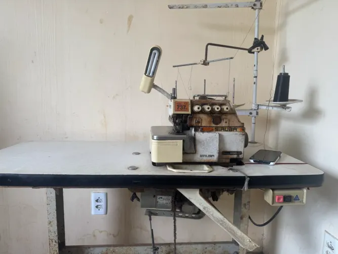 Vendo máquina Overlock Siruba industrial