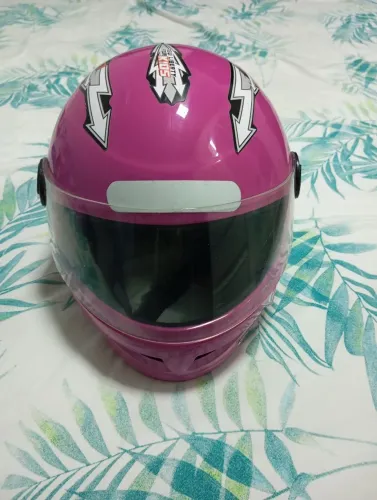 Vendo capacete infantil feminino