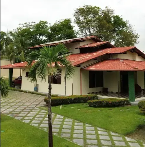 Casa para locação com 3 quartos e um terreno gigante de 3.600m² no Caçari.