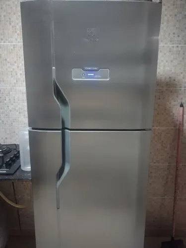 Vende se geladeira Eletrolux