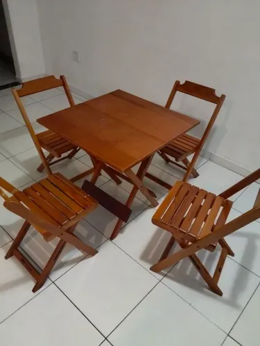 Mesa de madeira maciça dobrável