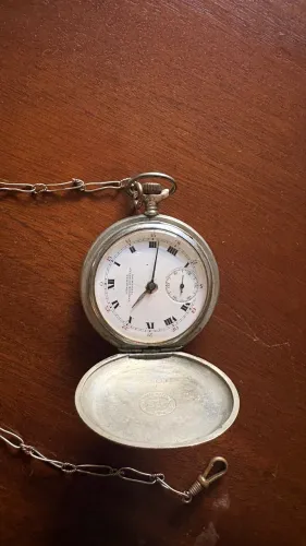 Relógio de bolso funcionando perfeitamente