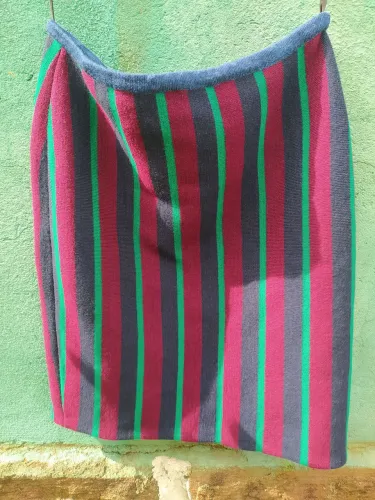 Saia feminina de lã inverno malha semi nova tamanho GG veste até 44