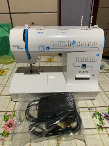 Máquina De Costura Elgin Jx-4035 Genius Plus 31 Pontos Cor Branco 220v