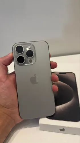 iPhone 15 Pro 256GB - Cinza Titanium