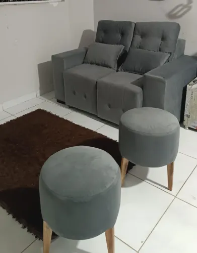 Sofá retrátil com 2 pufes retrô 2 almofadinhas!