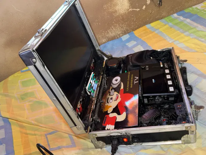  Maleta  para transmissão ao vivo com mesa de corte Feelworld L2 Plus