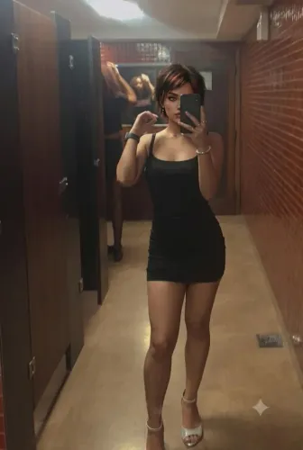 Vestido Tubinho com Sobreposição de Renda