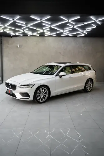 Volvo V60 T-5 Momentum 2.0 245cv 5P 2020