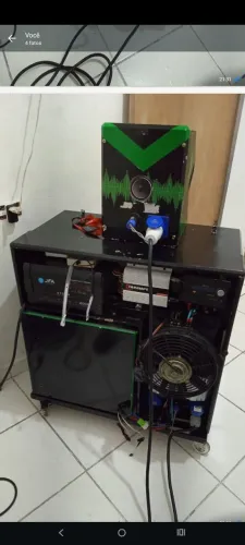Vendo sóm forte pouco tempo de uso precinho de desapego só pô pra tocar funcionando TD cer