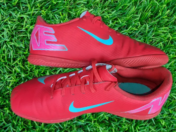 Chuteira de Futebol de Salão Futsal profissional Nike Mercurial Vapor 16 Club, Tam.40. 