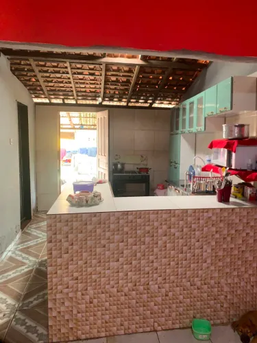 É uma casa do bairro ananandiba próximo à fábrica de refrigerante psiu