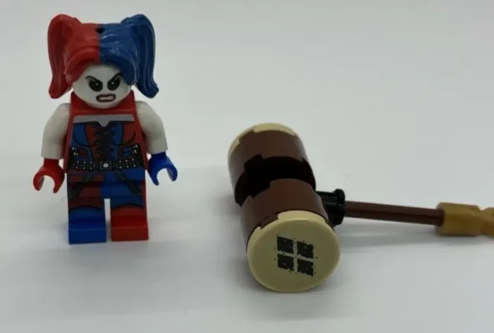Lego DC Super Heroes Sh0260 Harley Quinn - Blue and Red Hands and Pigtails