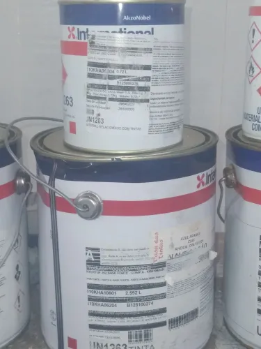 Vendo tinta internacional branca azul França e azul celeste 300 reais