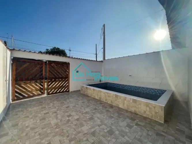 LINDA CASA NOVA COM PISCINA LADO PRAIA EM ITANHAÉM