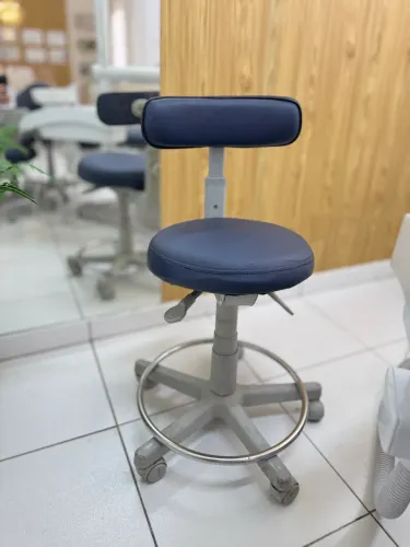 Mocho para consultório novo