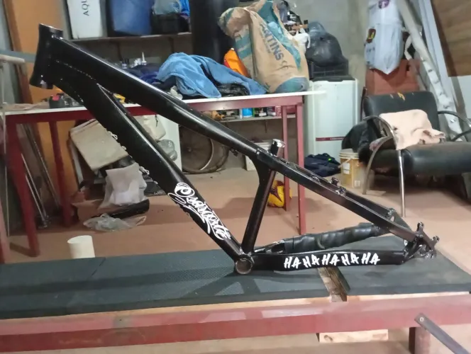 Quadro vikingX tuff25 aro26 preto recém pintado, SEM NENHUMA TRINCA (gancheira DESGASTADA)