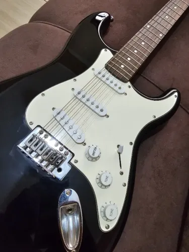 Guitarra Cruiser by Crafter preta