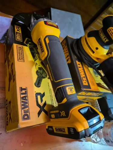Esmirilhadeira sem fio Dewalt