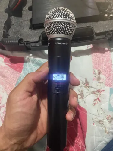 microfone profissional SHURE 58a sem fio.
