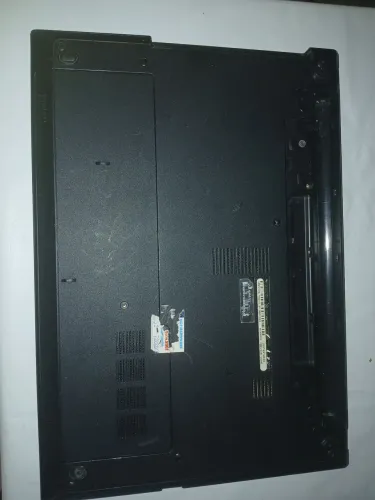 VENDO CARCAÇA COMPLETA DO NOTEBOOK DELL TECLADO E TELA OBSERVAÇÃO A TELA TEM UMA BOLINHA