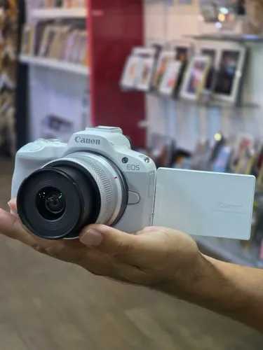 Câmera Canon EOS R50