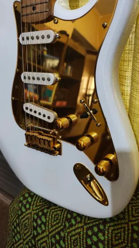 Guitarra Strato Luthier Deluxe (Fender, Mavis, Ibanez roadstar)