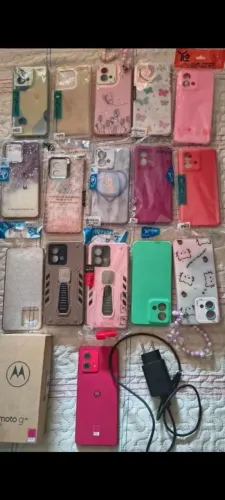 Vendo celular moto G84 com 256 GB e 8 de memória RAM pouco usado com cabo e nota fiscal.