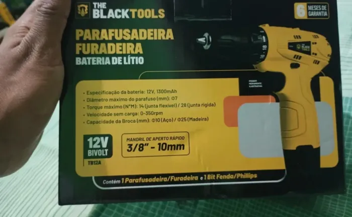Parafusadeira Furadeira The Black Tools TB12A 3/8 a Bateria Cor Amarelo Frequência 60Hz