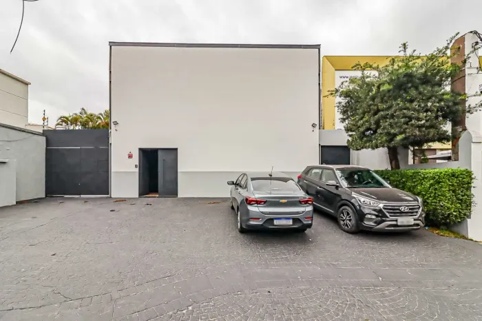 Casa comercial na Avenida dos Tajurás, 49 250 m²