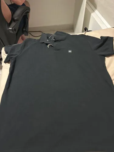 Camisa polo nunca usada. NOVA com etiqueta pequena ainda