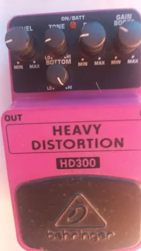 Vendo Pedal Behringuer HD 300