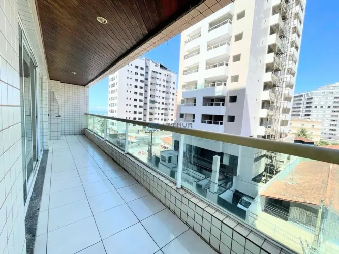Apartamento à venda em Praia Grande na Vila Tupi a 150 metros da praia