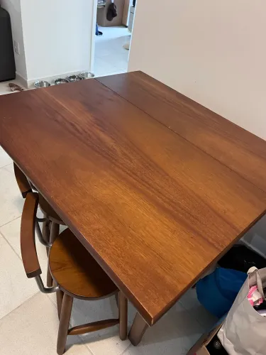 Mesa dobrável madeira com 4 bancos