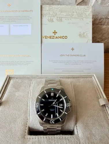 Relógio Venezianico Nereide Ceramica Preto 4521530C.