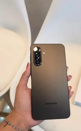 Samsung A17 (4G) preto 128Gb/4 + Novo Lacrado - Tela AMOLED - bateria Durável