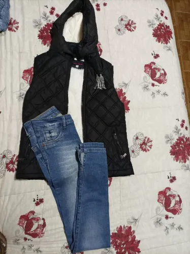 Look Jaqueta Colete e calça Jeans