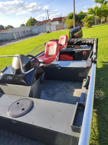 Vendo lancha pesca 6,00 metros