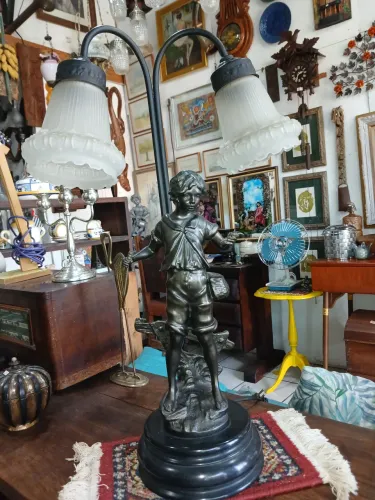 Luminária Escultura em Petit Bronze